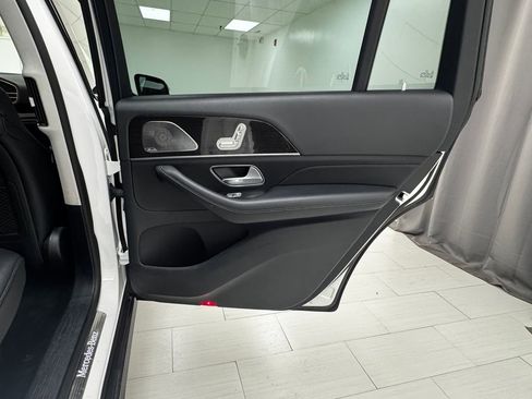 Used 2022 Mercedes-Benz GLS 450 4MATIC image 15