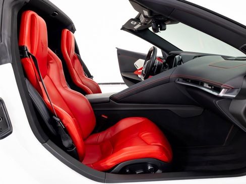 Used 2021 Chevrolet Corvette 2LT w/ Engine Appearance Package image 33