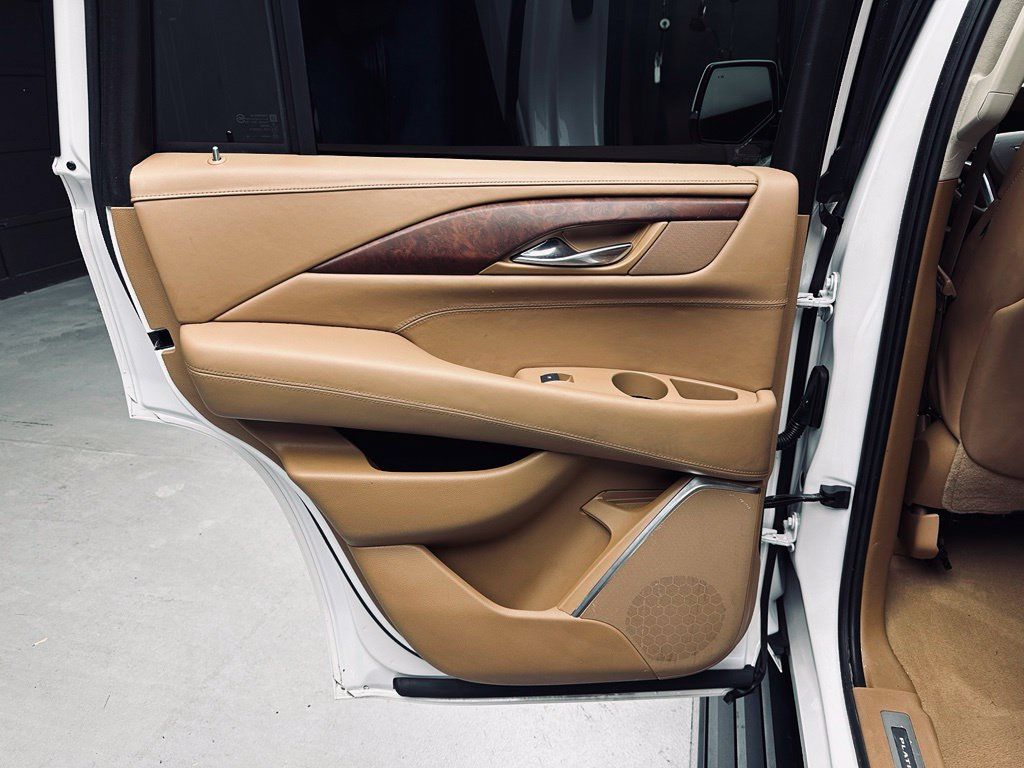 Used 2016 Cadillac Escalade Platinum AWD/4WD image 26