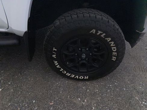 Used 2019 Toyota Tacoma SR5 w/ Four Season Floor Mat Package AWD/4WD image 12