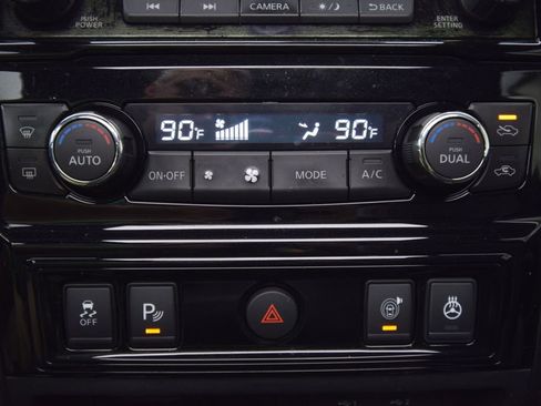 Used 2020 Nissan Titan PRO-4X w/ Pro-4x Convenience Package image 36