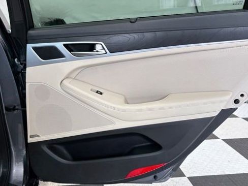 Used 2017 Genesis G80 3.8 w/ Option Group 03 image 26