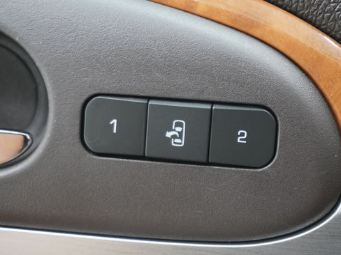 Used 2009 Buick Enclave CXL w/ Entertainment Package #3 FWD image 18