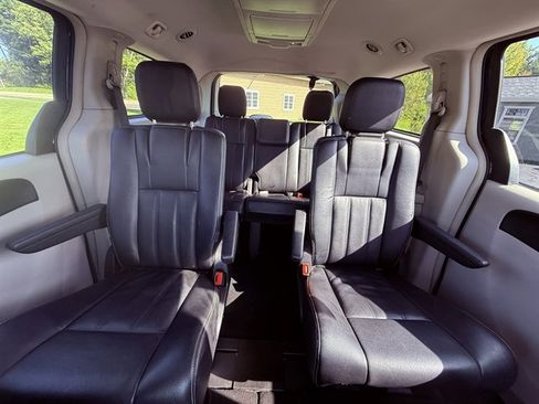 Used 2015 Chrysler Town & Country Touring image 33