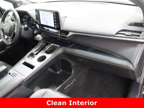 Used 2024 Toyota Sienna XLE Woodland Edition image 40
