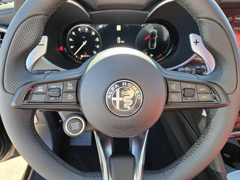 New 2025 Alfa Romeo Stelvio Sprint AWD/4WD image 11