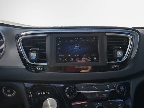 Used 2020 Chrysler Pacifica Touring w/ S Appearance Package FWD image 21