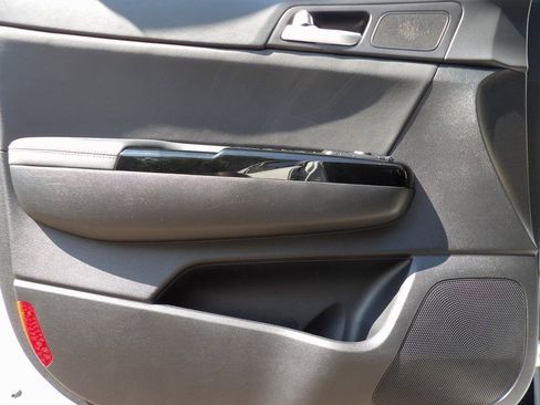 Used 2020 Kia Sportage EX image 11