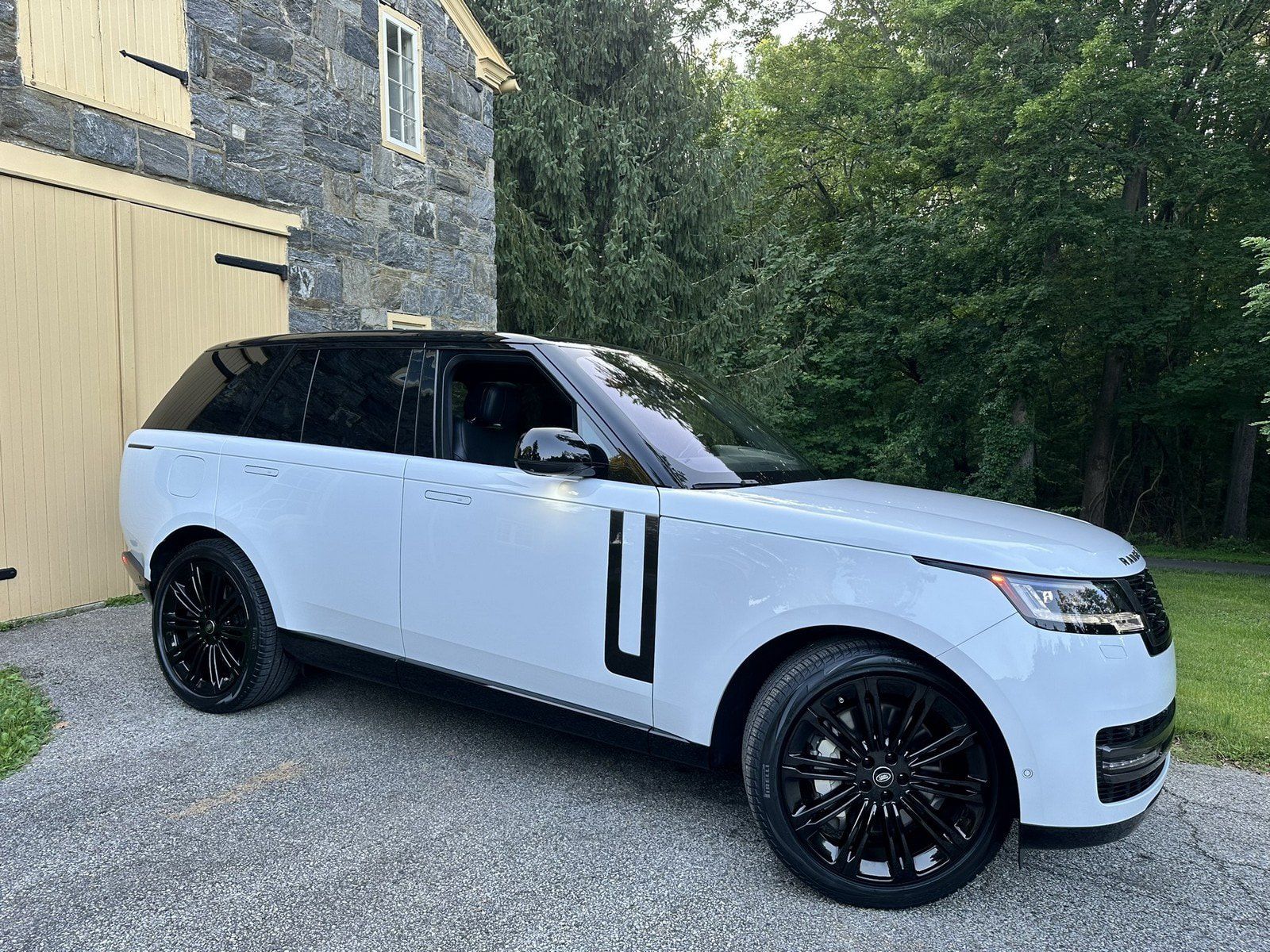 Used 2023 Land Rover Range Rover SE AWD/4WD image 1