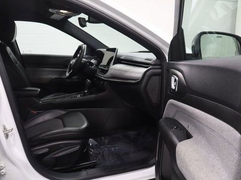 Certified 2024 Jeep Compass Latitude image 15