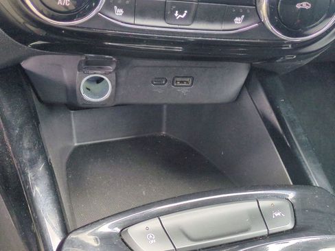 Used 2025 Chevrolet Trax LT w/ LT Convenience Package FWD image 18