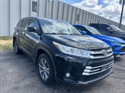 Used 2018 Toyota Highlander XLE AWD/4WD image 6