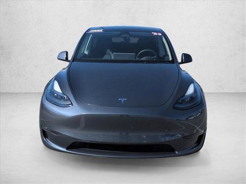 Used 2023 Tesla Model Y Long Range image 2