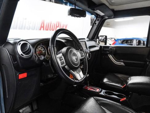 Used 2016 Jeep Wrangler Unlimited Rubicon image 3