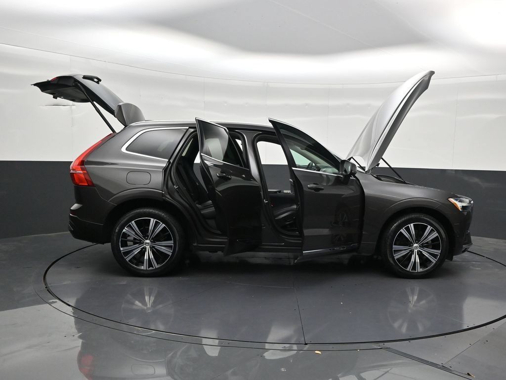 Certified 2023 Volvo XC60 B5 Plus AWD/4WD image 33