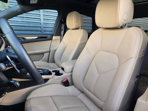 Used 2025 Porsche Macan image 5