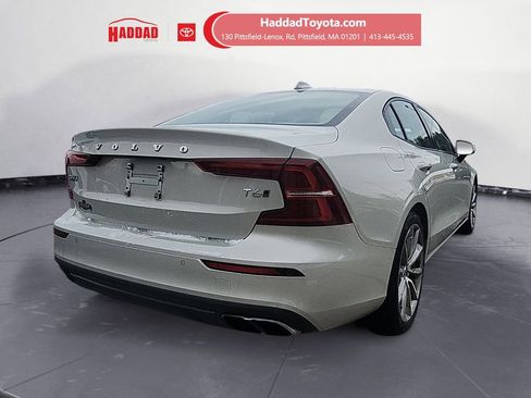 Used 2021 Volvo S60 T6 Momentum image 5