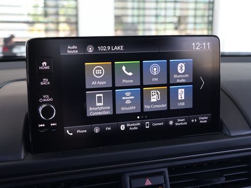 Used 2025 Honda Pilot TrailSport image 24