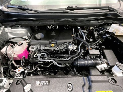 Used 2024 Toyota Sienna XLE image 9