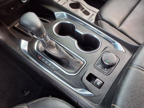 Used 2023 Chevrolet Traverse LT image 16