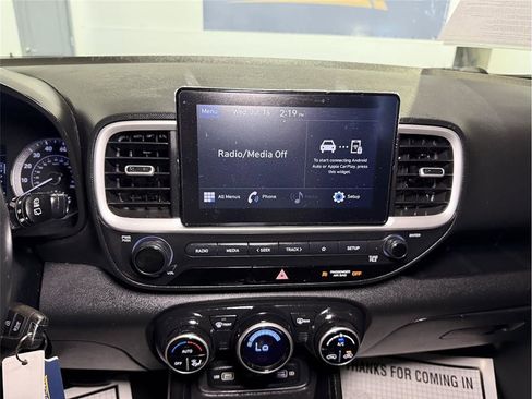 Used 2022 Hyundai Venue SEL image 37