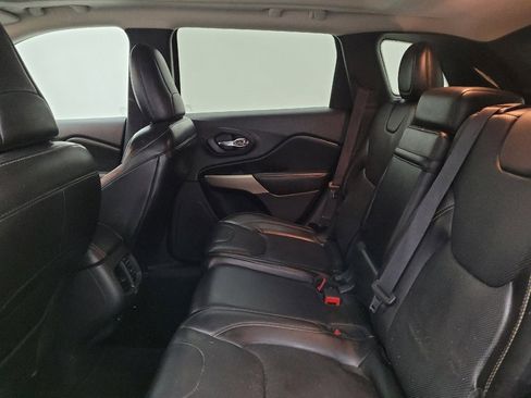 Used 2018 Jeep Cherokee Limited w/ Luxury Group AWD/4WD image 18