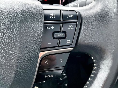 Used 2025 Toyota Camry SE FWD image 18