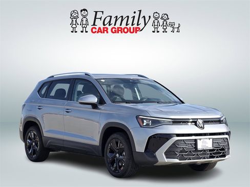 New 2025 Volkswagen Taos SE image 2