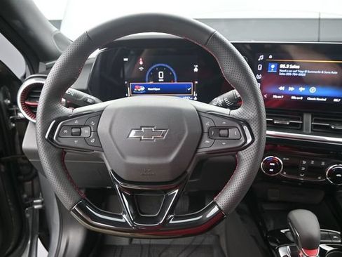 Used 2026 Chevrolet Trax RS w/ Sunroof Package FWD image 6