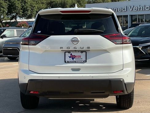 Used 2025 Nissan Rogue SV FWD image 5