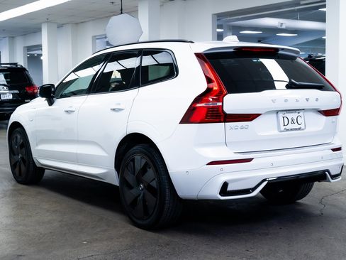 Used 2024 Volvo XC60 T8 Plus image 4