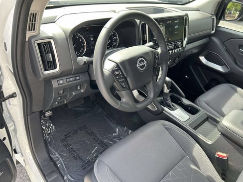Used 2025 Nissan Frontier SV w/ SV Convenience Package RWD image 17