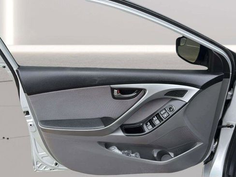 Used 2014 Hyundai Elantra SE w/ Option Group 02 image 18