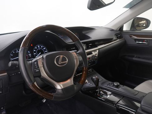 Used 2013 Lexus ES 350 350 w/ Luxury Pkg image 24