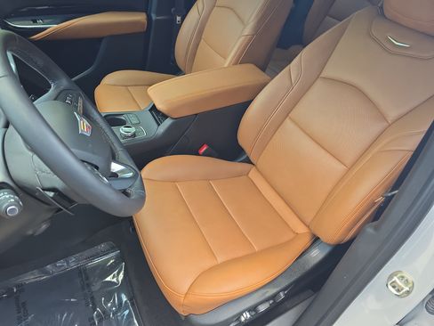 Used 2024 Cadillac XT4 Premium Luxury w/ Technology Package FWD image 15