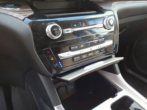 Used 2023 Ford Explorer Limited image 24