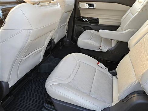 Used 2021 Ford Explorer Platinum w/ Equipment Group 601A image 19