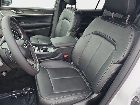 New 2026 Jeep Grand Cherokee L Limited image 16