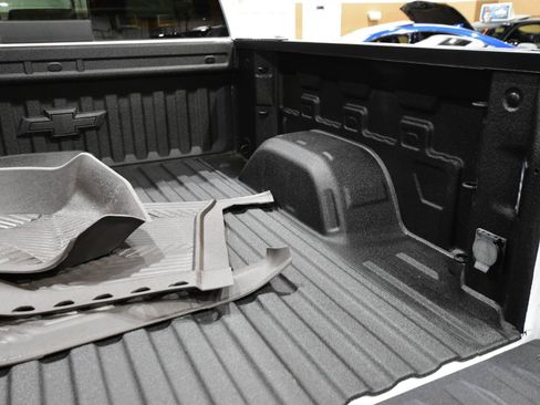 Used 2022 Chevrolet Silverado 1500 LTZ w/ LTZ Premium Package AWD/4WD image 56