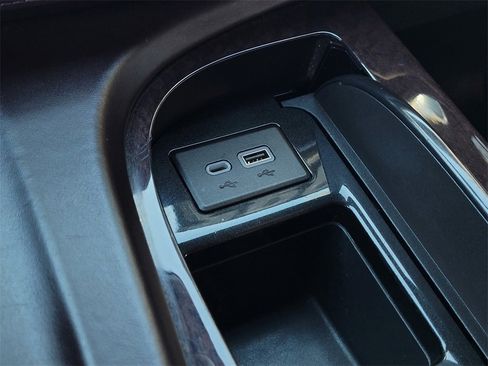 Used 2021 Cadillac Escalade ESV Premium Luxury Platinum w/ Heavy-Duty Trailer Package image 26