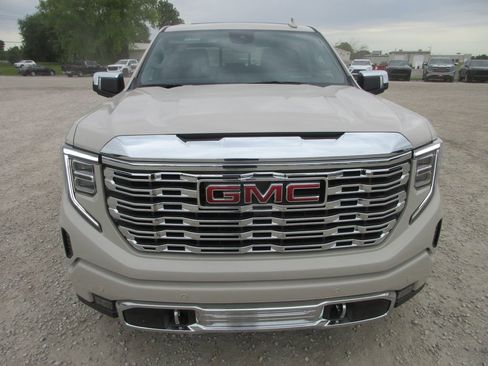 New 2026 GMC Sierra 1500 Denali w/ Denali Reserve Package AWD/4WD image 12