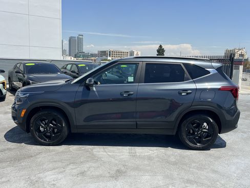 Used 2026 Kia Seltos EX w/ EX Sunroof Package FWD image 3