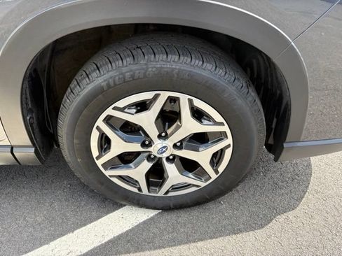 Used 2019 Subaru Forester Premium AWD/4WD image 9