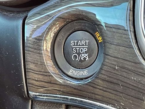 Used 2014 Jeep Grand Cherokee Overland w/ Advanced Technology Group image 27