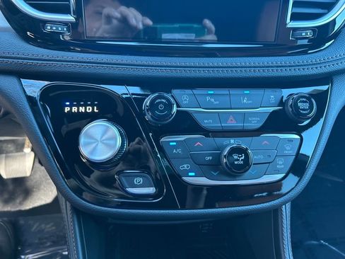 New 2026 Chrysler Pacifica Pinnacle image 18