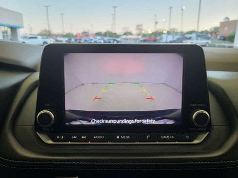 Used 2023 Nissan Rogue S image 7