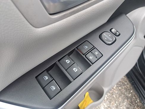 Used 2015 Toyota Camry LE image 13