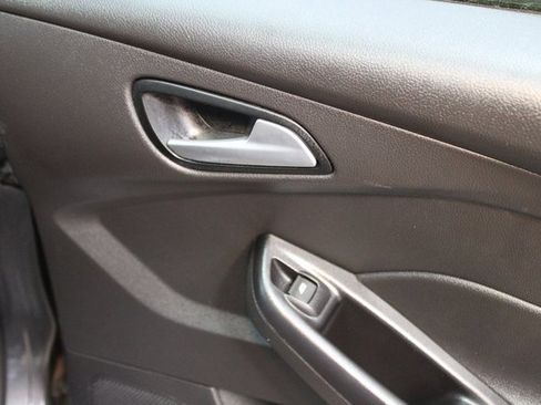 Used 2017 Ford Focus SE image 10