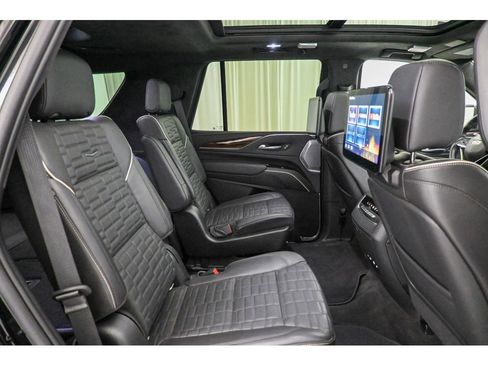 Used 2022 Cadillac Escalade Sport Platinum w/ Heavy-Duty Trailer Package image 19