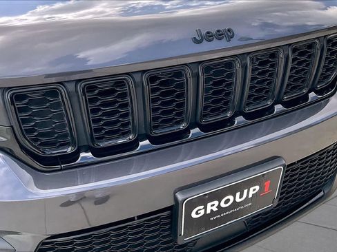 Used 2023 Jeep Grand Cherokee Altitude AWD/4WD image 29